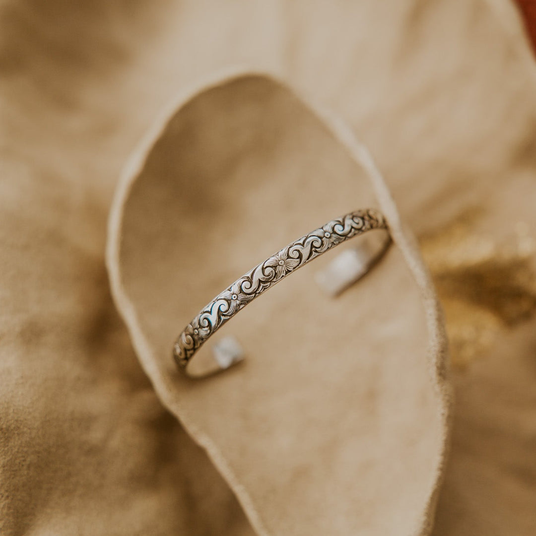 Hawaii floral pattern on silver or 14k gold platted bangle