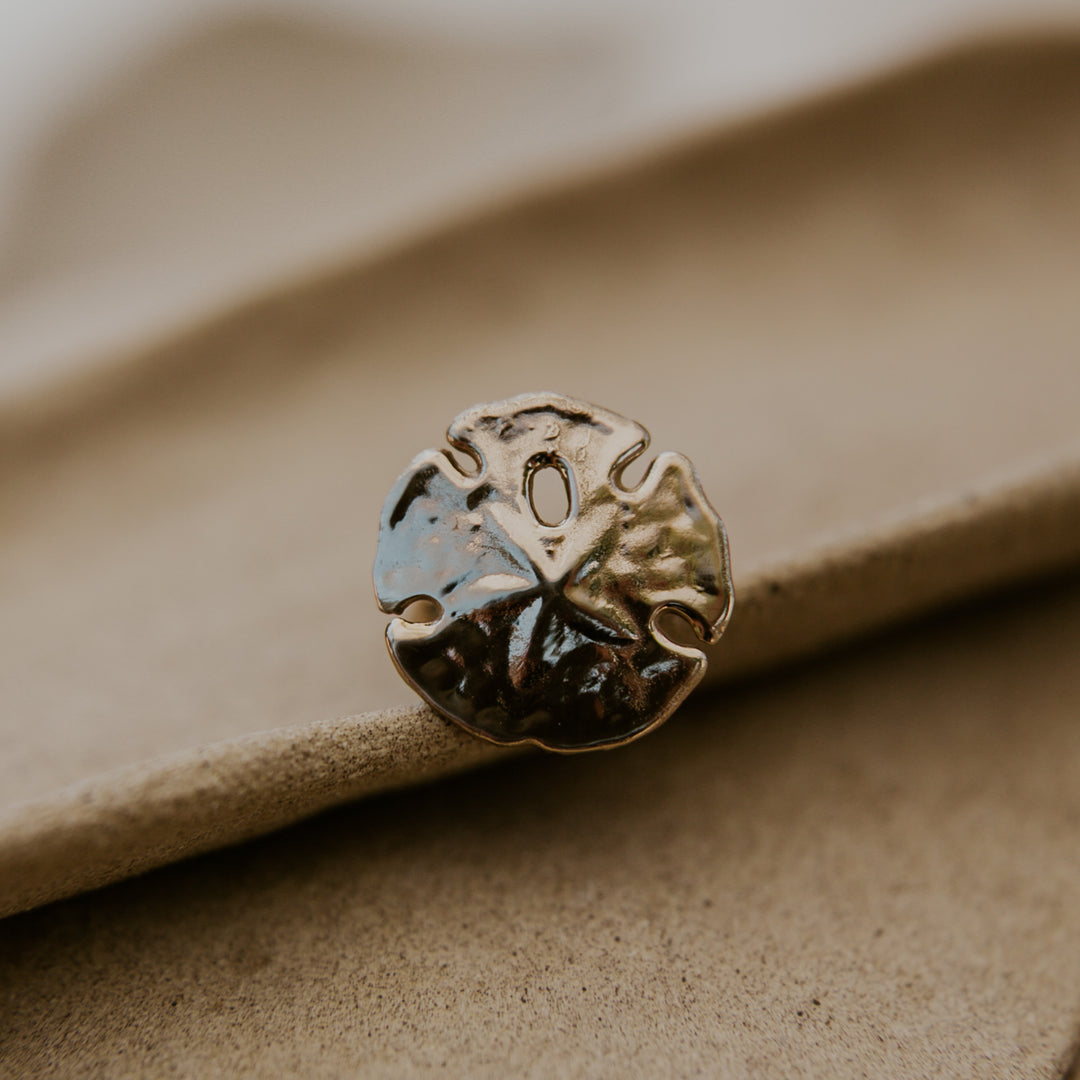 gold textured sand dollar cocktail ring