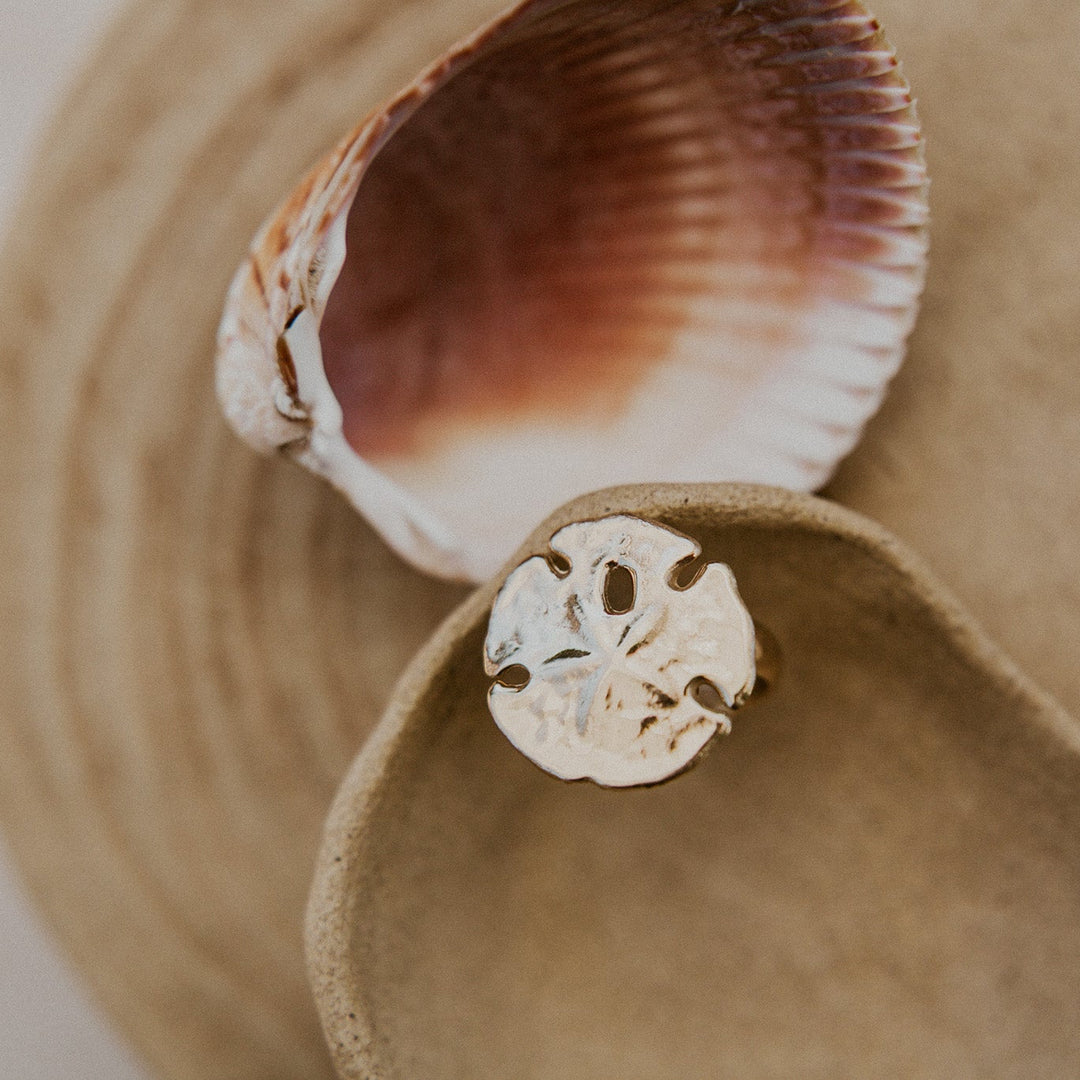 gold sand dollar cocktail ring