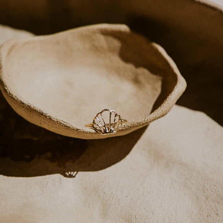 sea shell shaped 14k gold ring