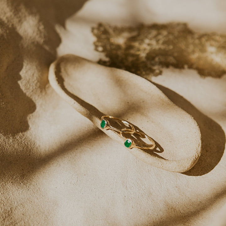 delicate 14k gold band with green emerald gemstone