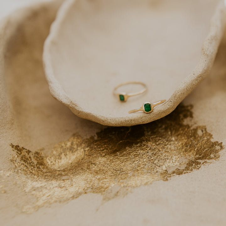 delicate 14k gold band with green emerald gemstone