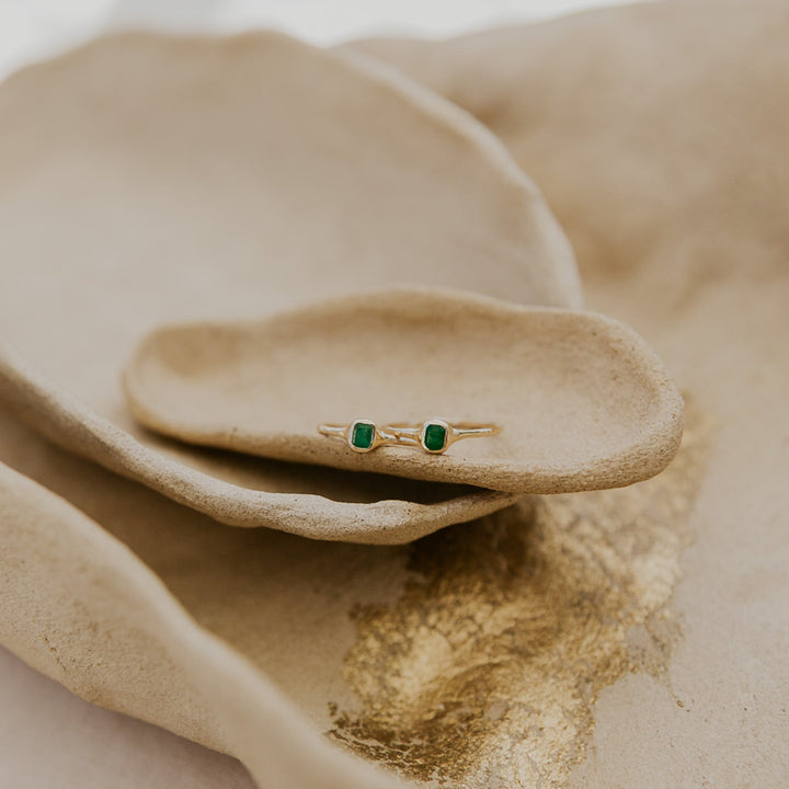 delicate 14k gold band with green emerald gemstone