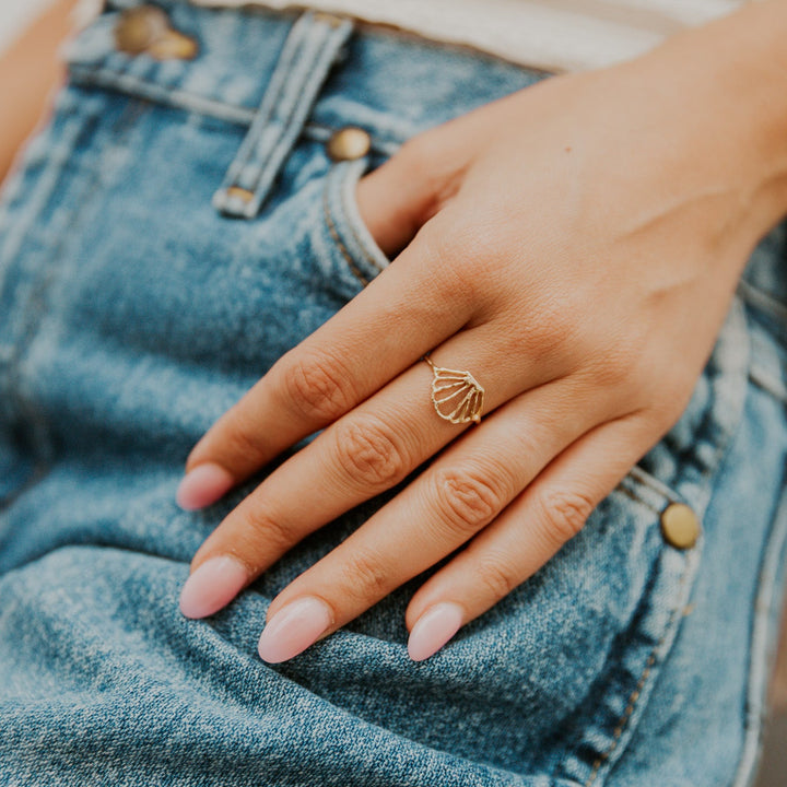 sea shell shaped 14k gold ring