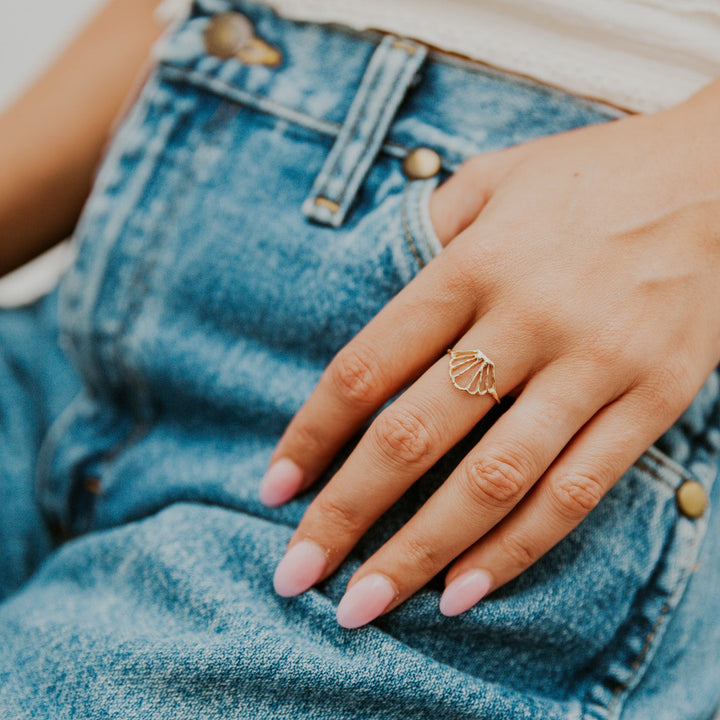 sea shell shaped 14k gold ring