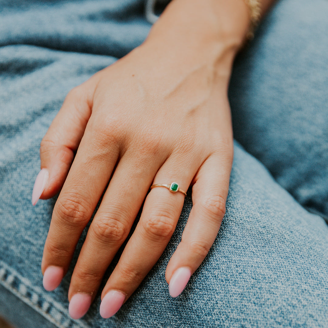 delicate 14k gold band with green emerald gemstone
