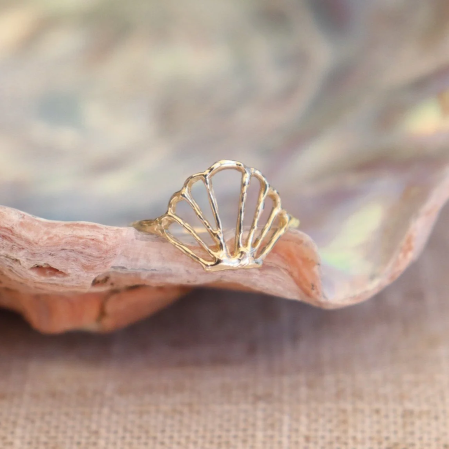 sea shell shaped 14k gold ring