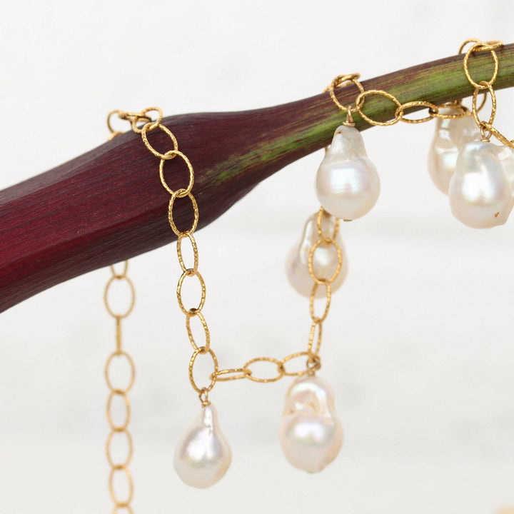 Detail of the Eloise necklace&